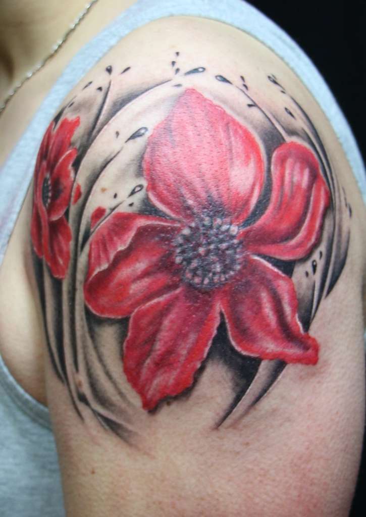 omuz çiçek dövmesi